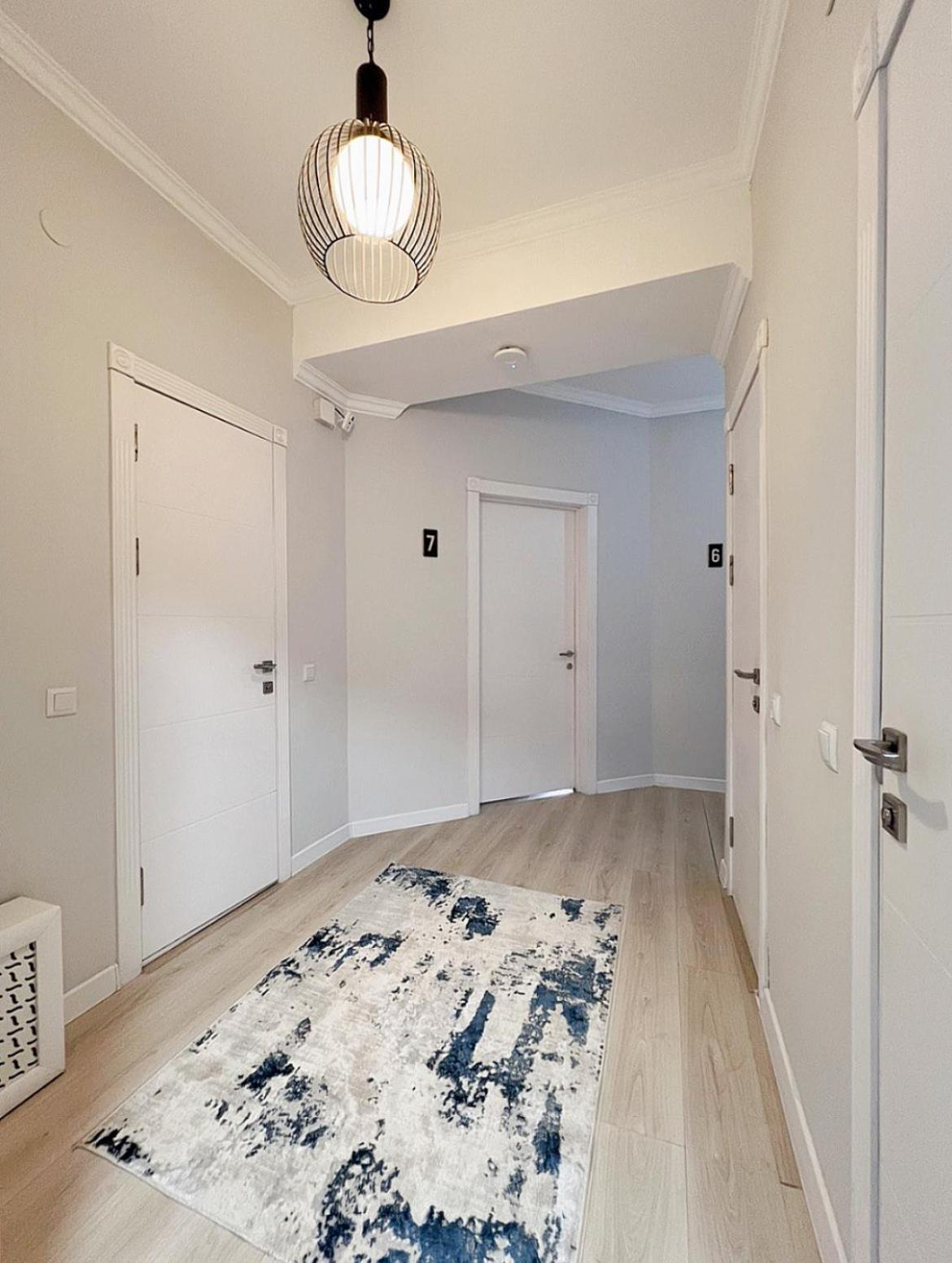 Compass Hostel ビシュケク エクステリア 写真