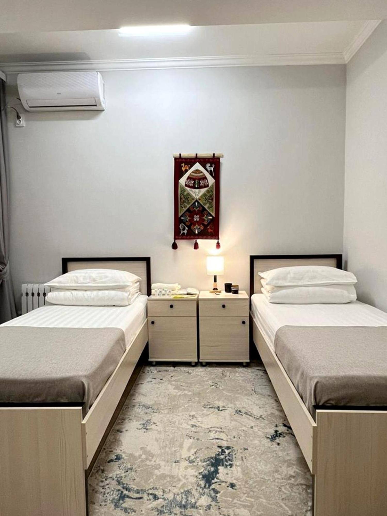 Compass Hostel ビシュケク エクステリア 写真