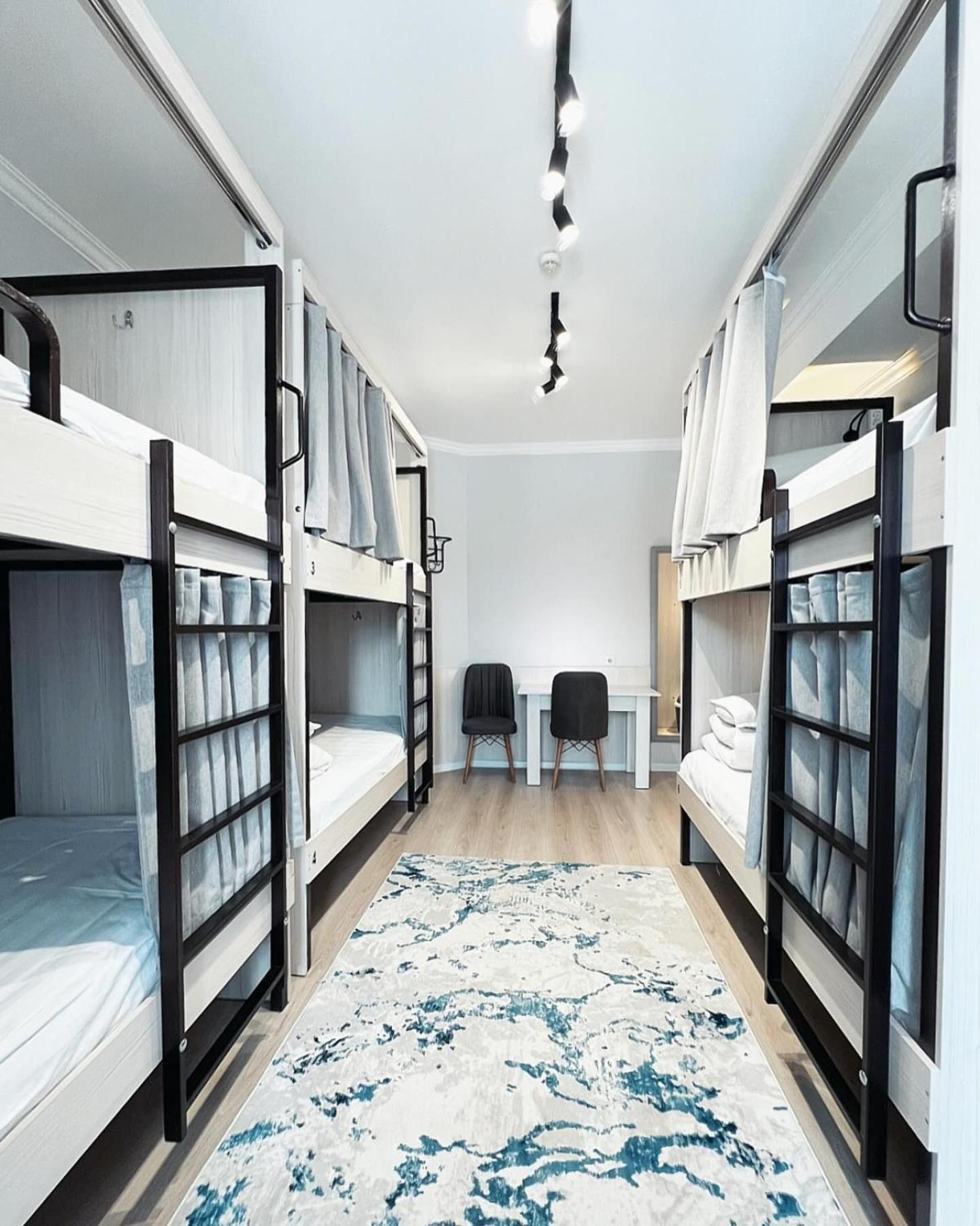 Compass Hostel ビシュケク エクステリア 写真