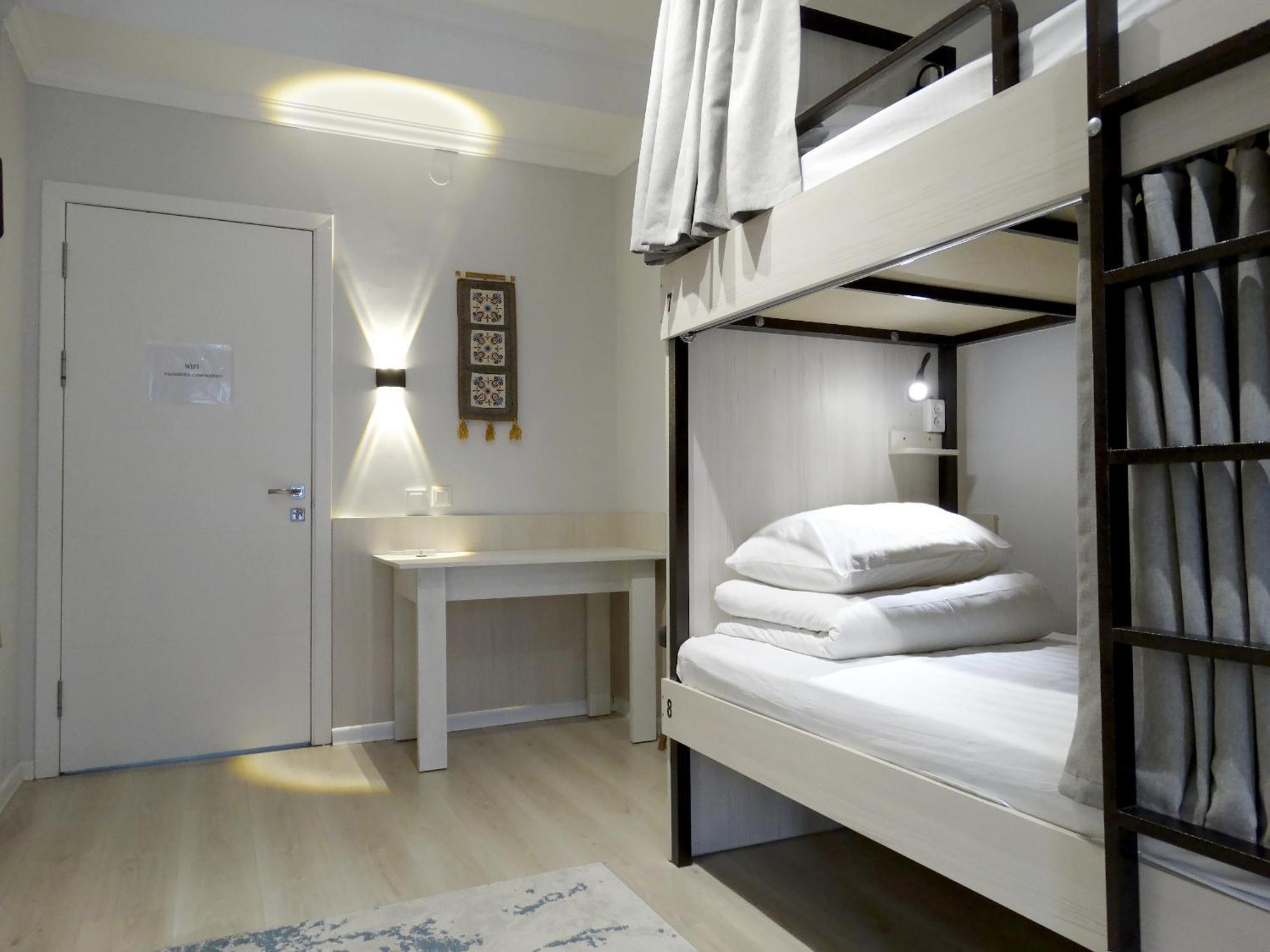Compass Hostel ビシュケク エクステリア 写真