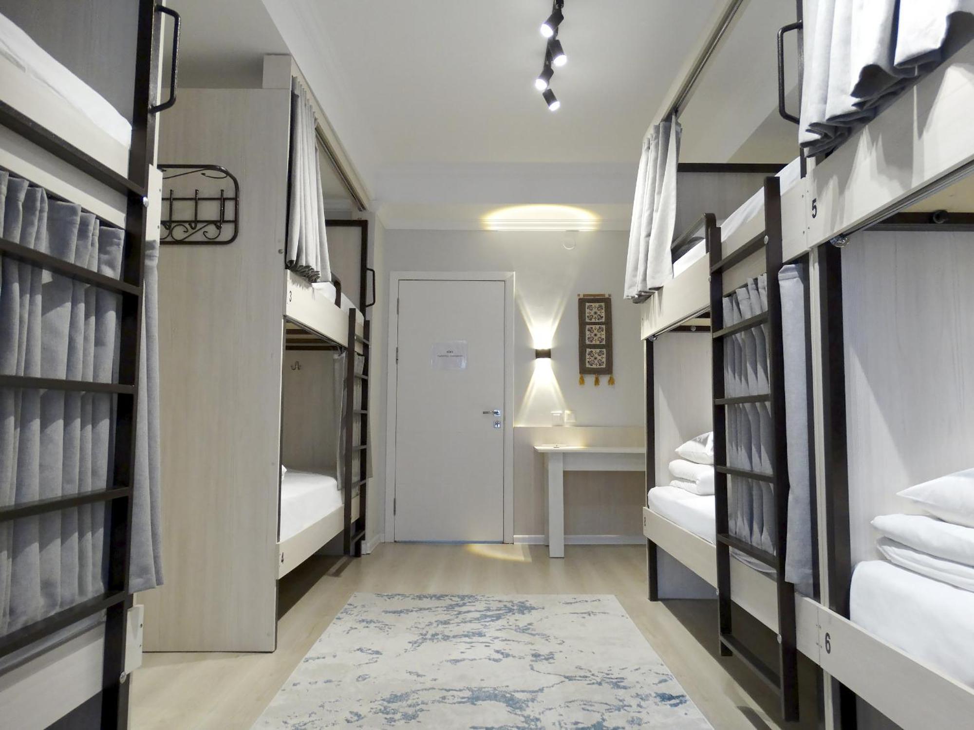Compass Hostel ビシュケク エクステリア 写真