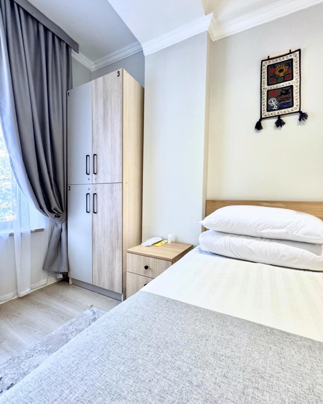 Compass Hostel ビシュケク エクステリア 写真