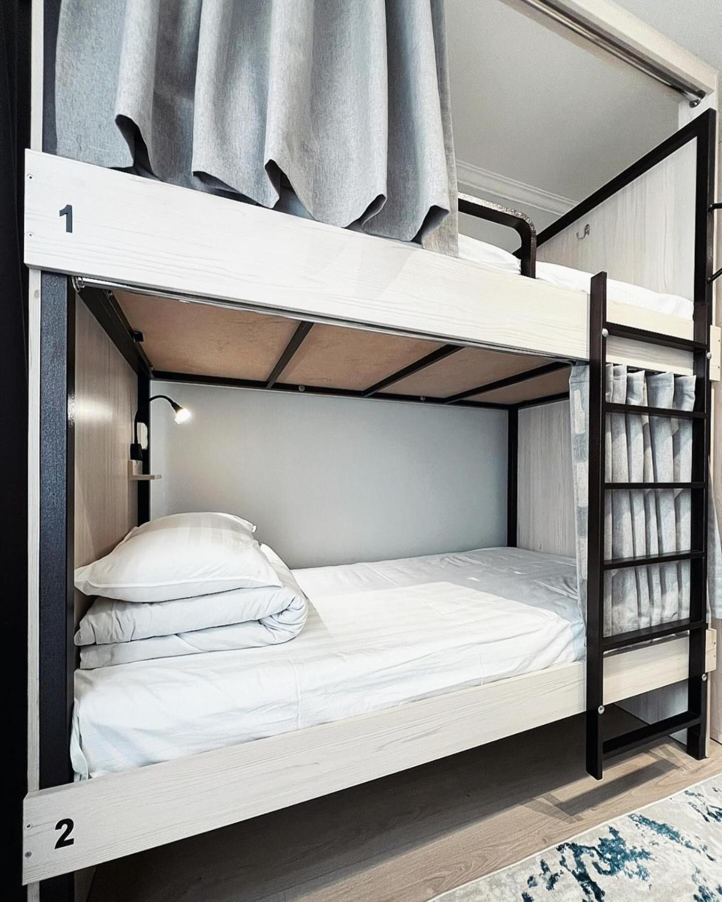 Compass Hostel ビシュケク エクステリア 写真