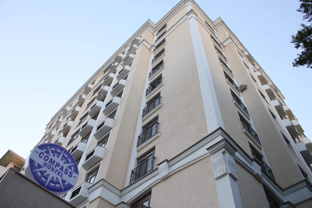 Compass Hostel ビシュケク エクステリア 写真