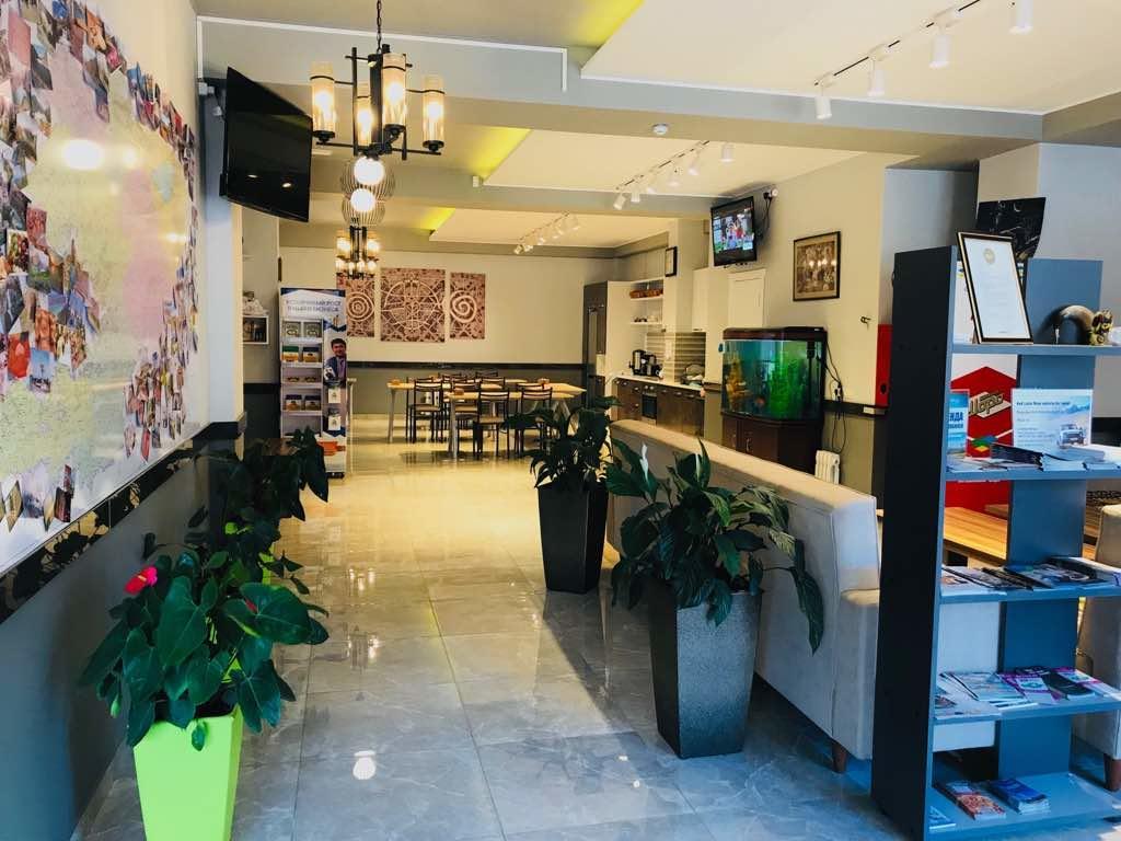Compass Hostel ビシュケク エクステリア 写真