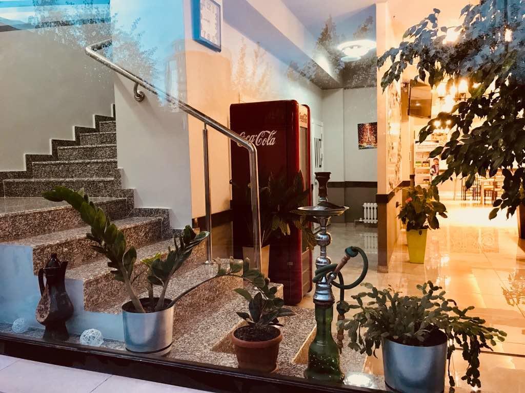 Compass Hostel ビシュケク エクステリア 写真