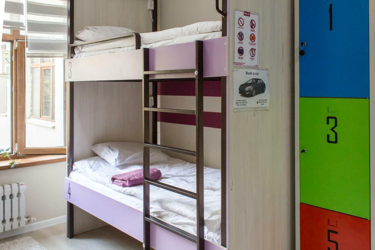 Compass Hostel ビシュケク エクステリア 写真