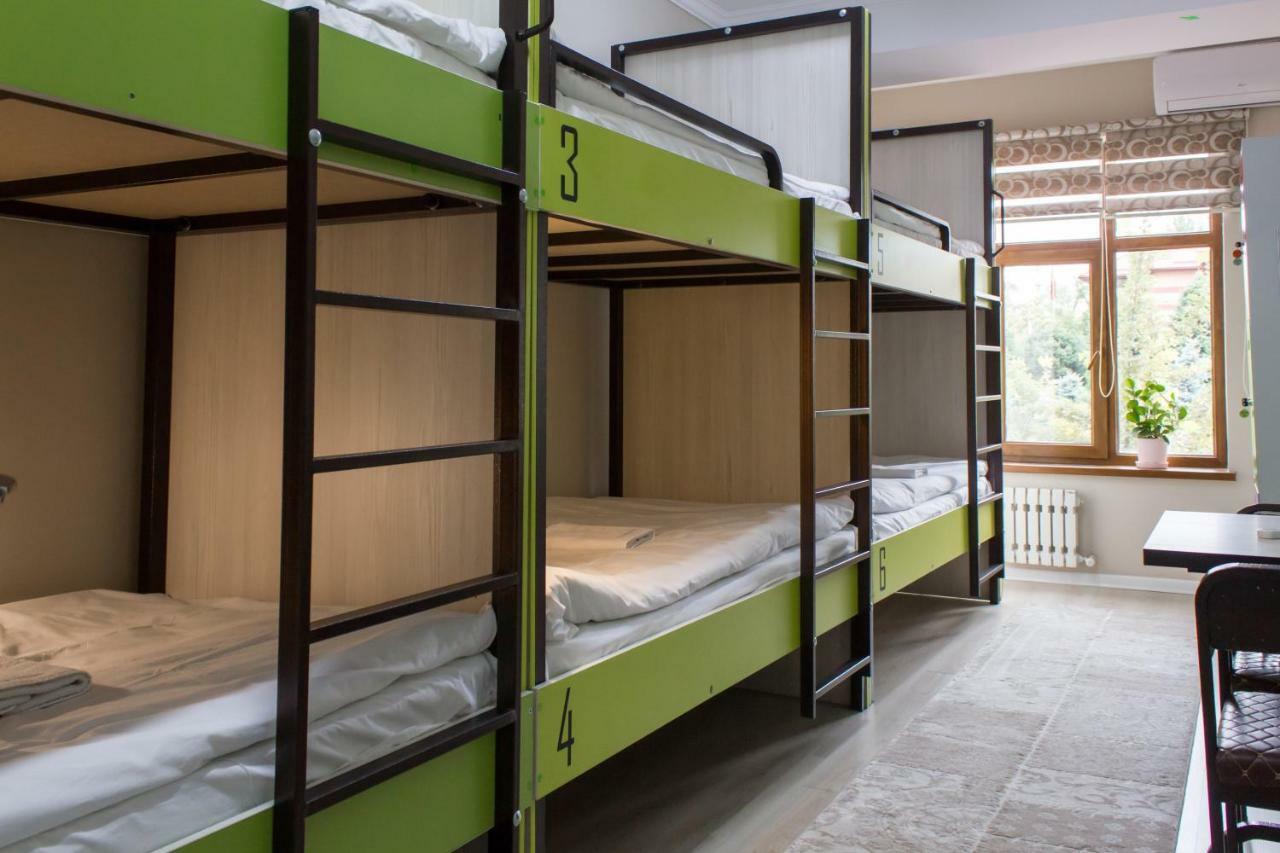 Compass Hostel ビシュケク エクステリア 写真