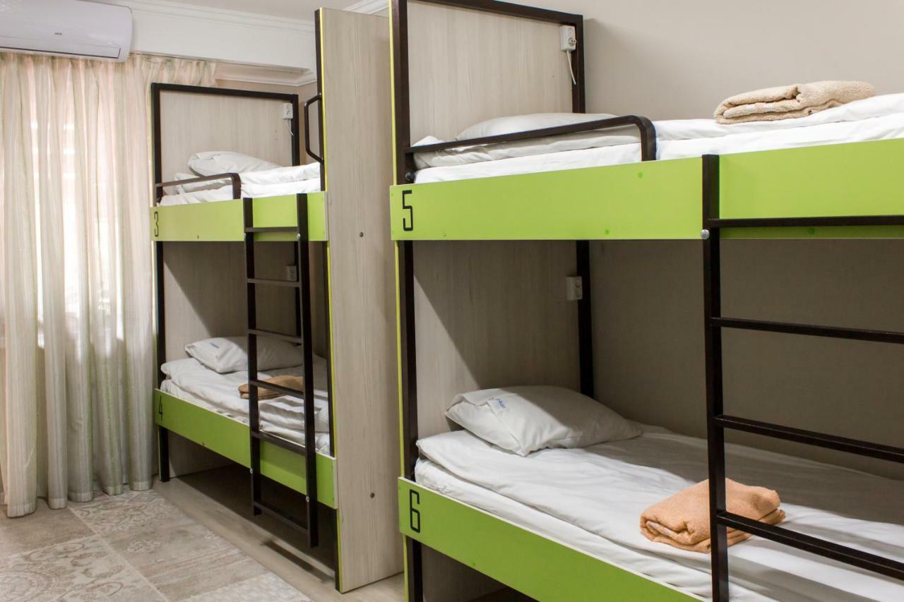 Compass Hostel ビシュケク エクステリア 写真