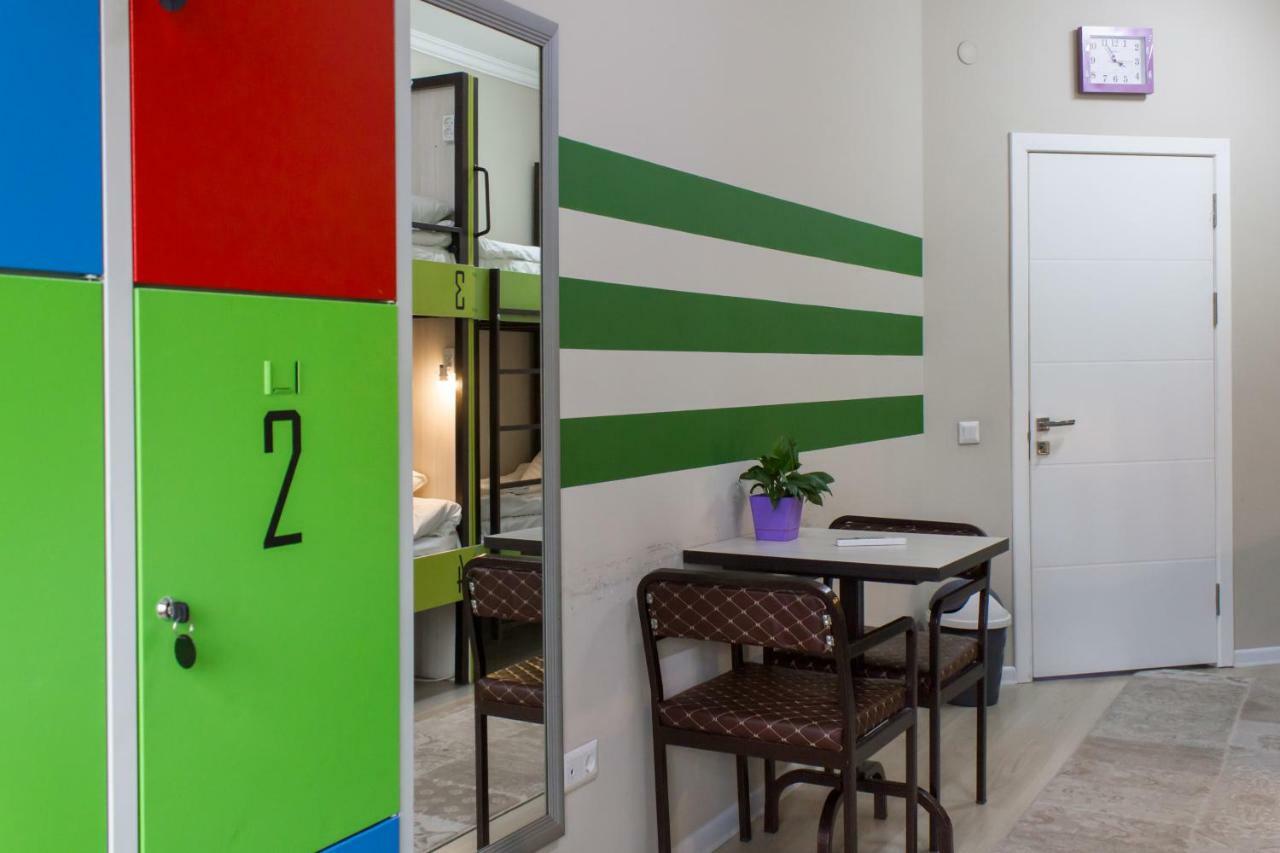 Compass Hostel ビシュケク エクステリア 写真