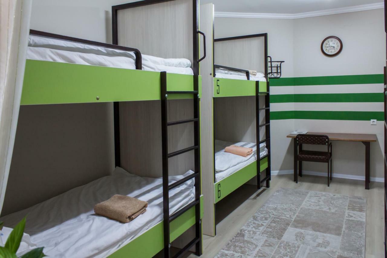 Compass Hostel ビシュケク エクステリア 写真
