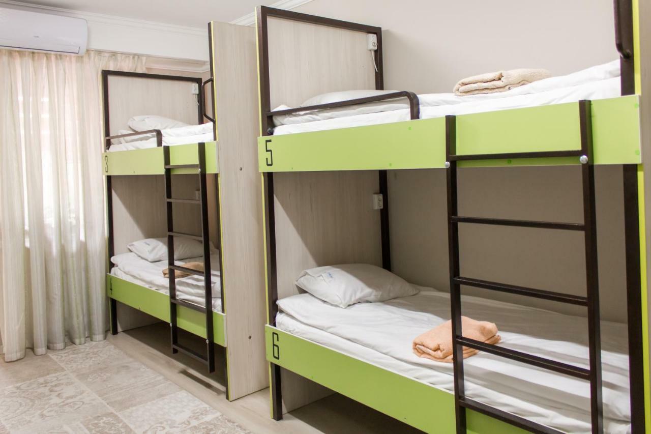 Compass Hostel ビシュケク エクステリア 写真